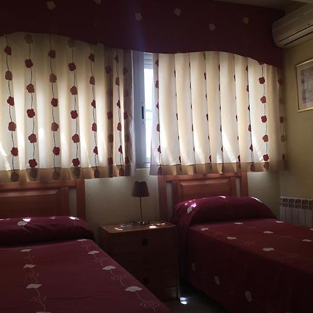 Hostal Jacinto Alcalá de Henares Exteriör bild