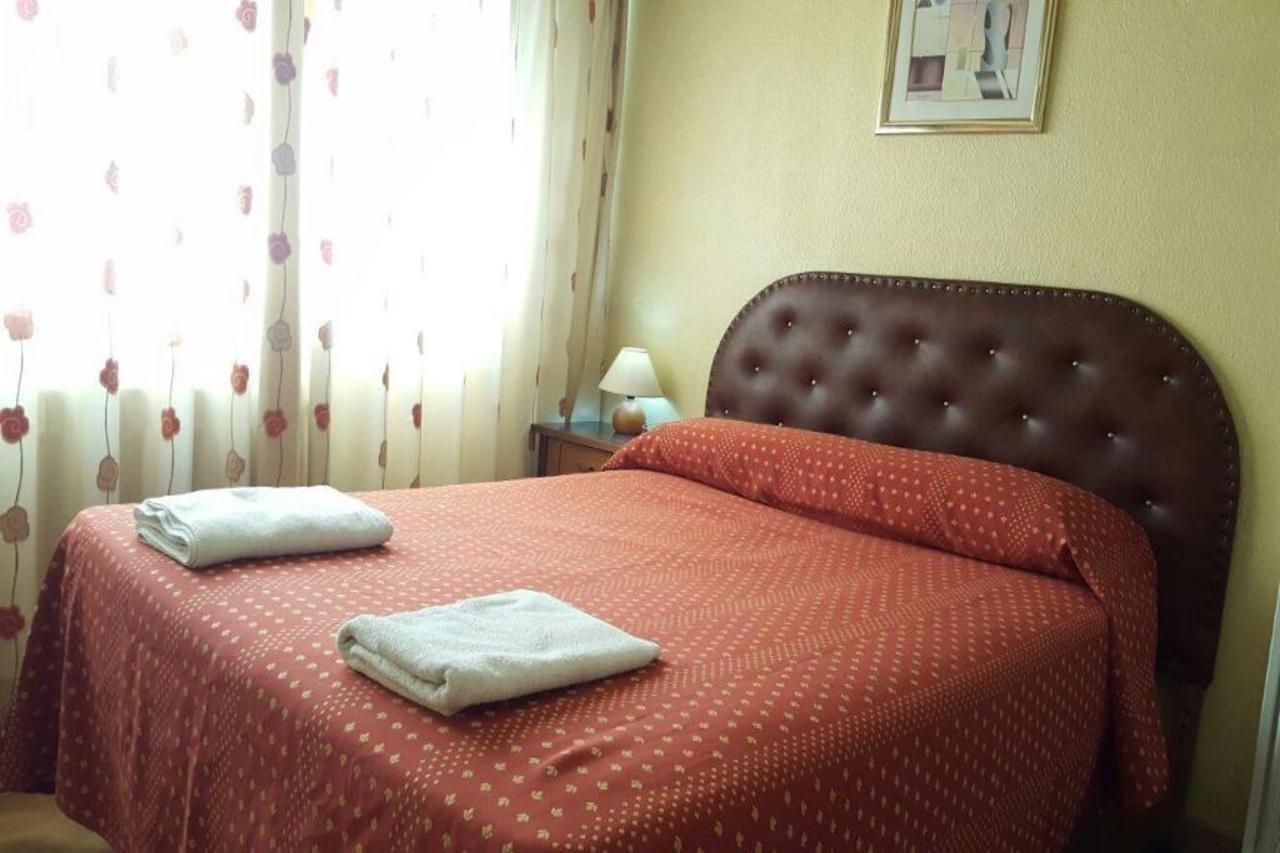 Hostal Jacinto Alcalá de Henares Exteriör bild
