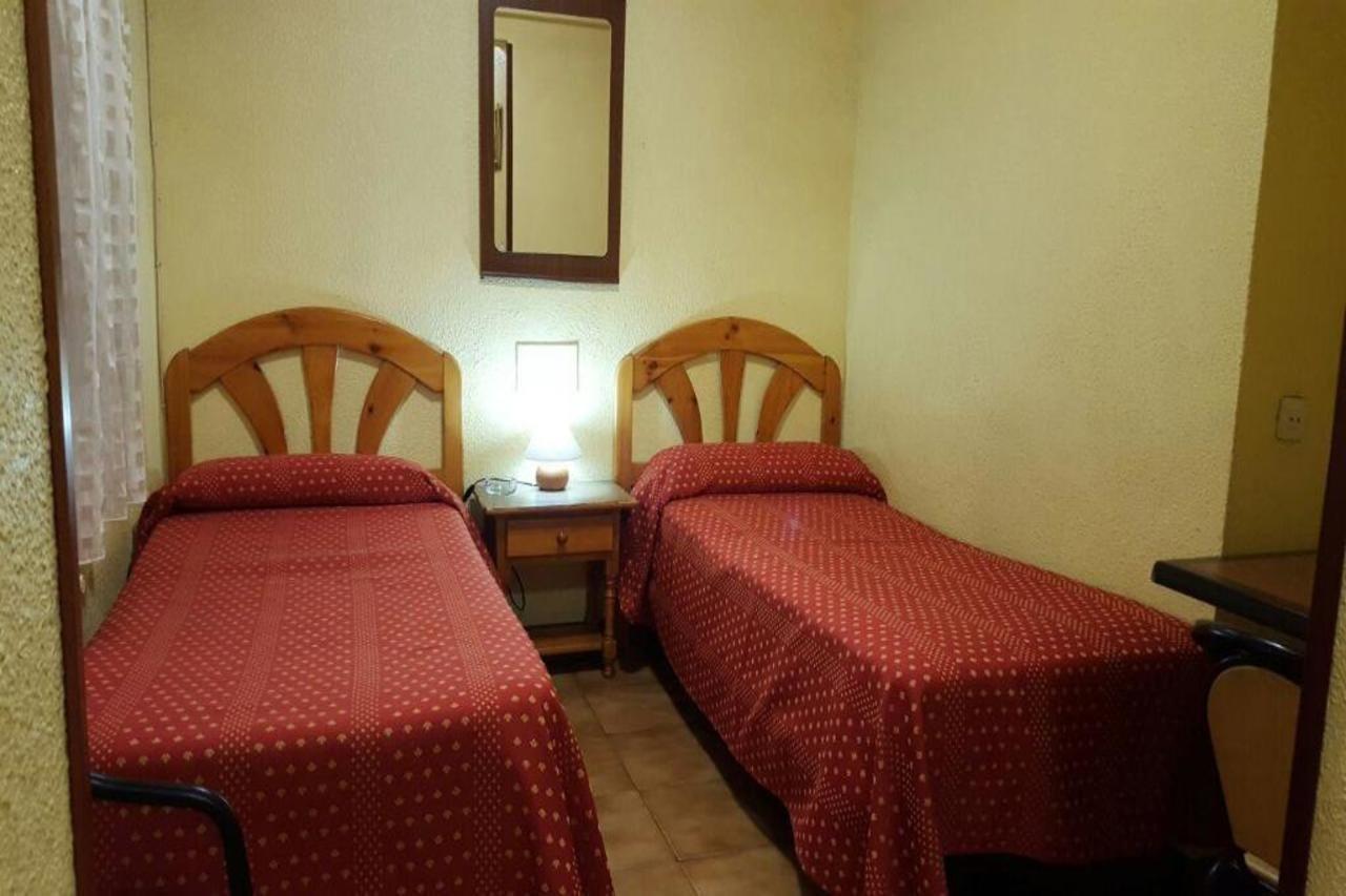Hostal Jacinto Alcalá de Henares Exteriör bild