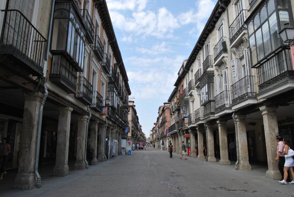 Hostal Jacinto Alcalá de Henares Exteriör bild