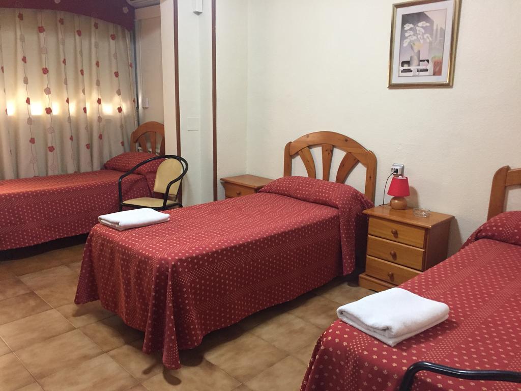 Hostal Jacinto Alcalá de Henares Exteriör bild