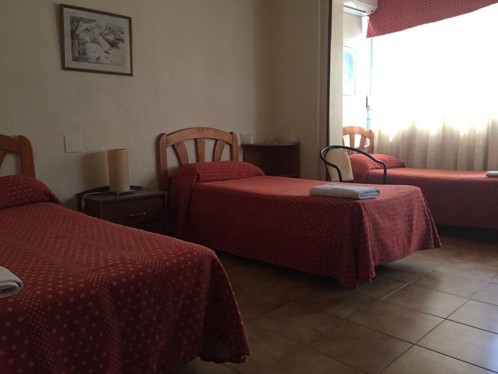 Hostal Jacinto Alcalá de Henares Exteriör bild