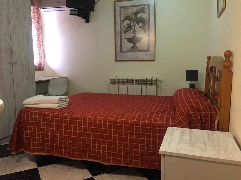 Hostal Jacinto Alcalá de Henares Exteriör bild