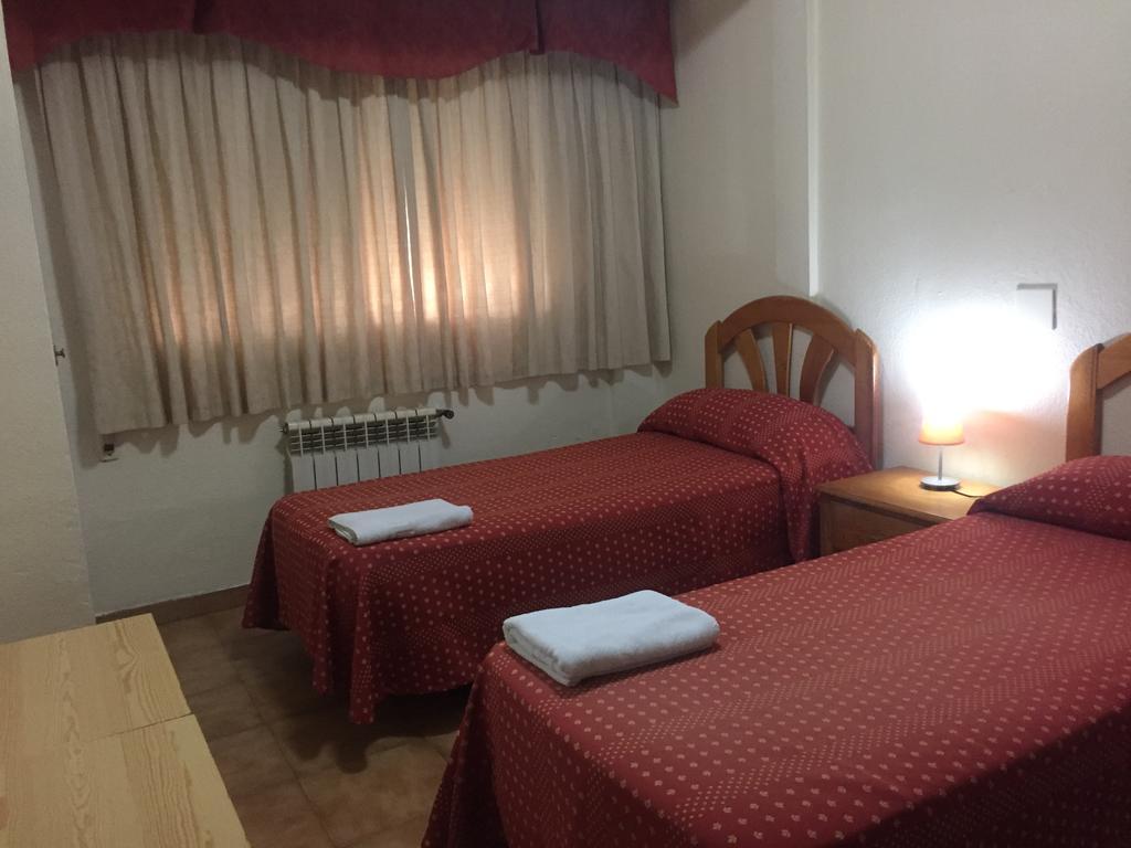 Hostal Jacinto Alcalá de Henares Exteriör bild