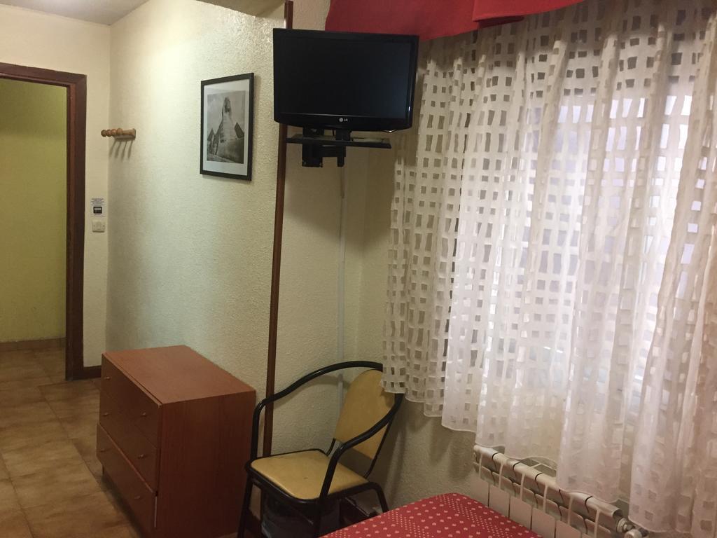 Hostal Jacinto Alcalá de Henares Exteriör bild