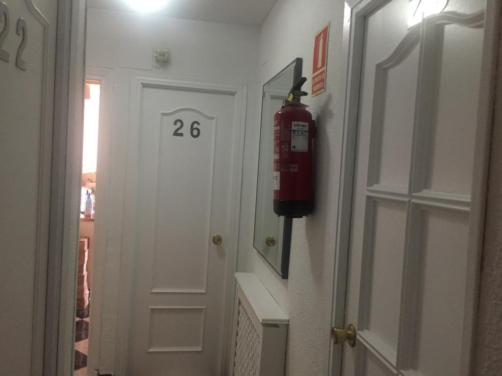 Hostal Jacinto Alcalá de Henares Exteriör bild