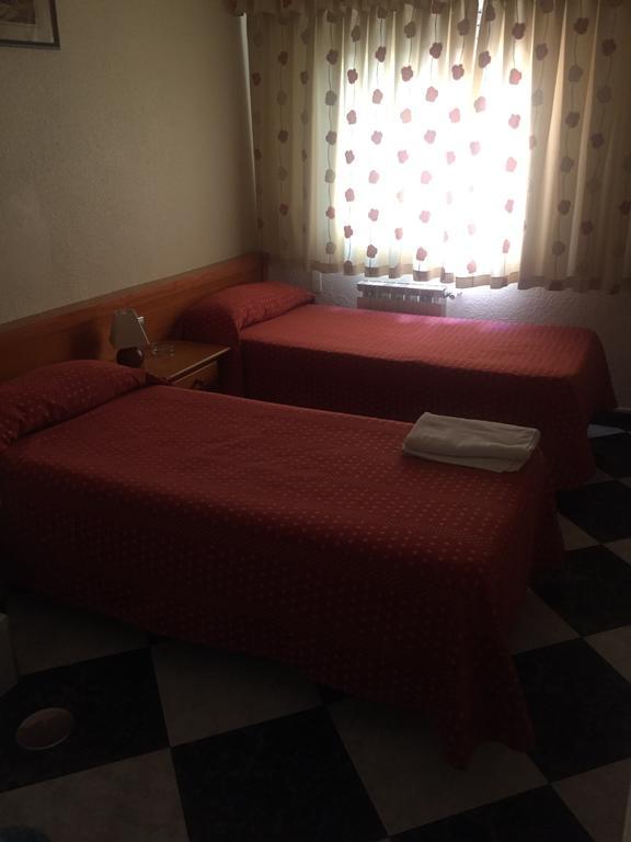 Hostal Jacinto Alcalá de Henares Exteriör bild