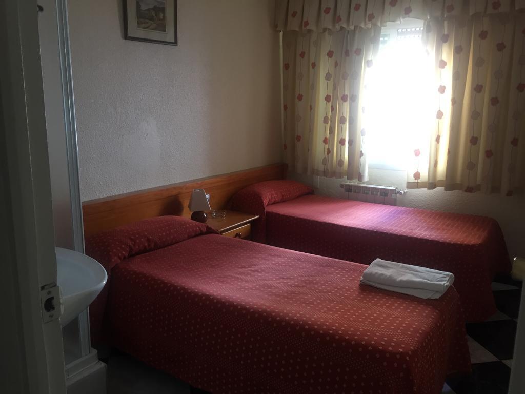 Hostal Jacinto Alcalá de Henares Exteriör bild