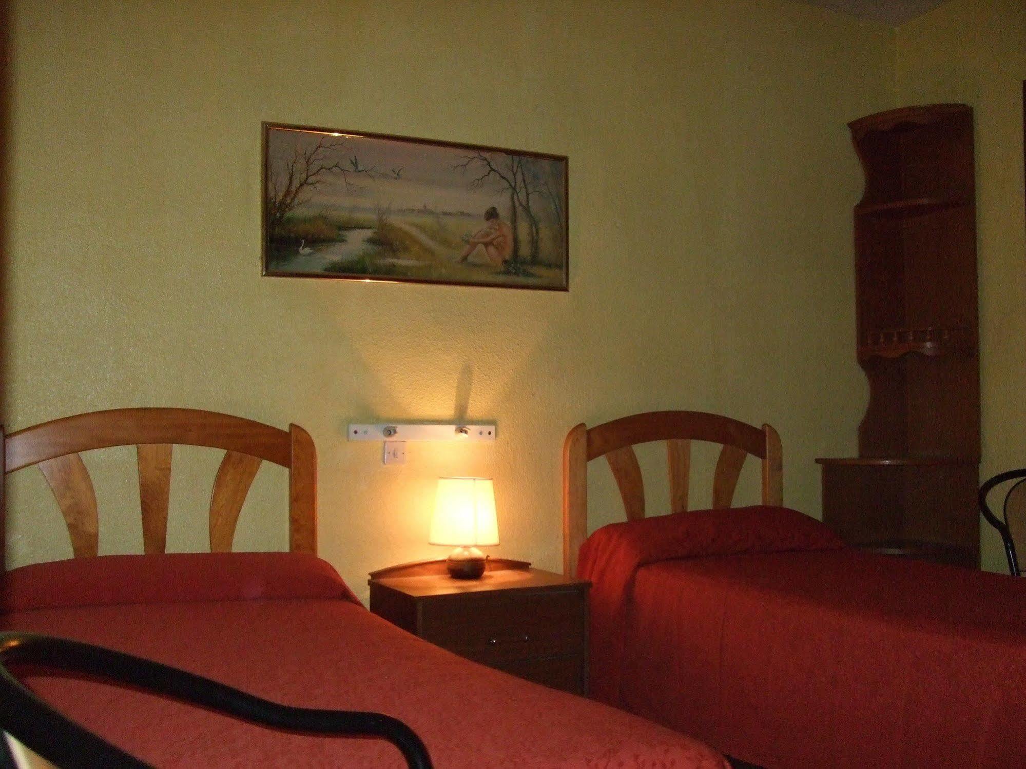 Hostal Jacinto Alcalá de Henares Exteriör bild