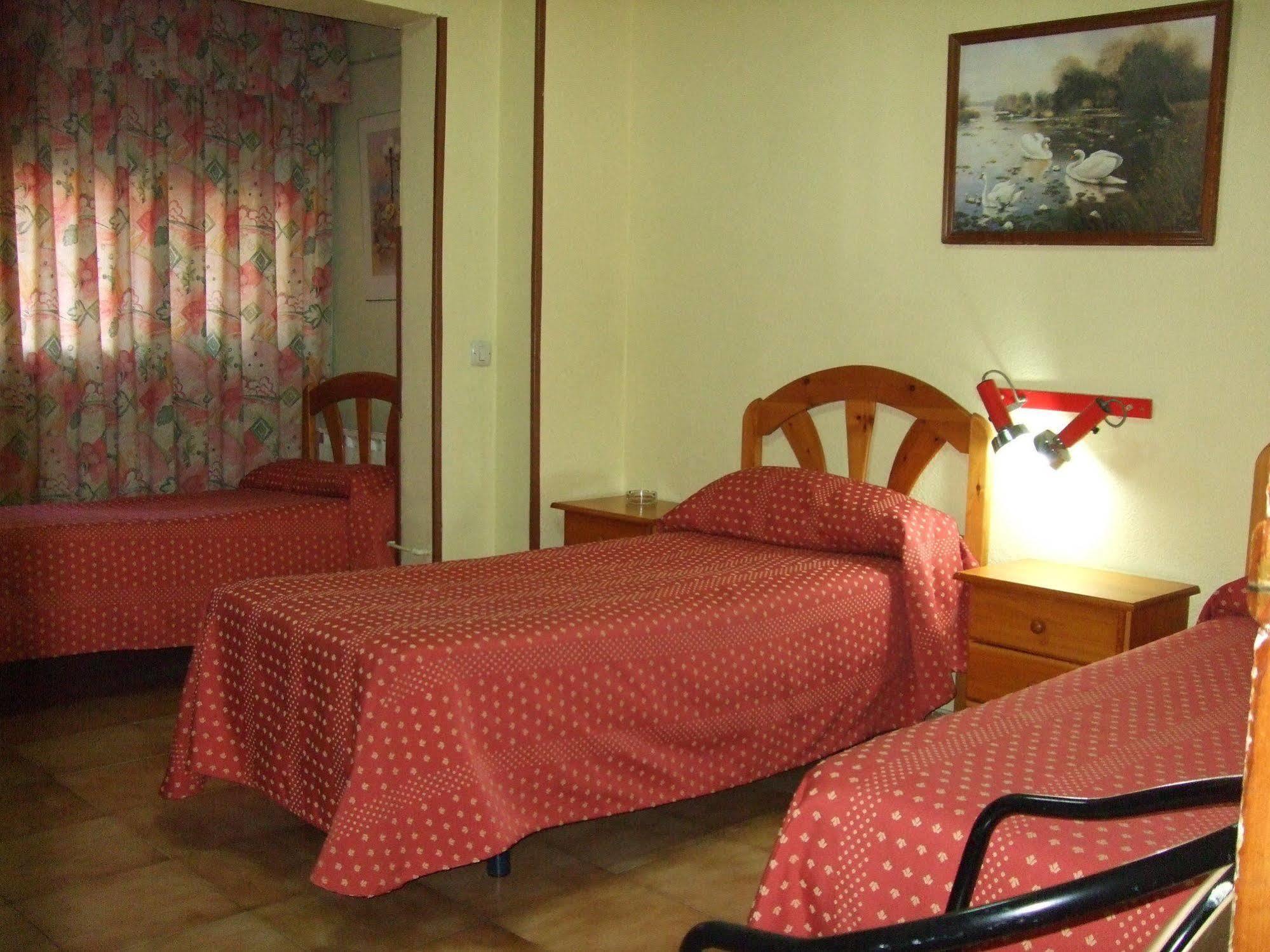 Hostal Jacinto Alcalá de Henares Exteriör bild