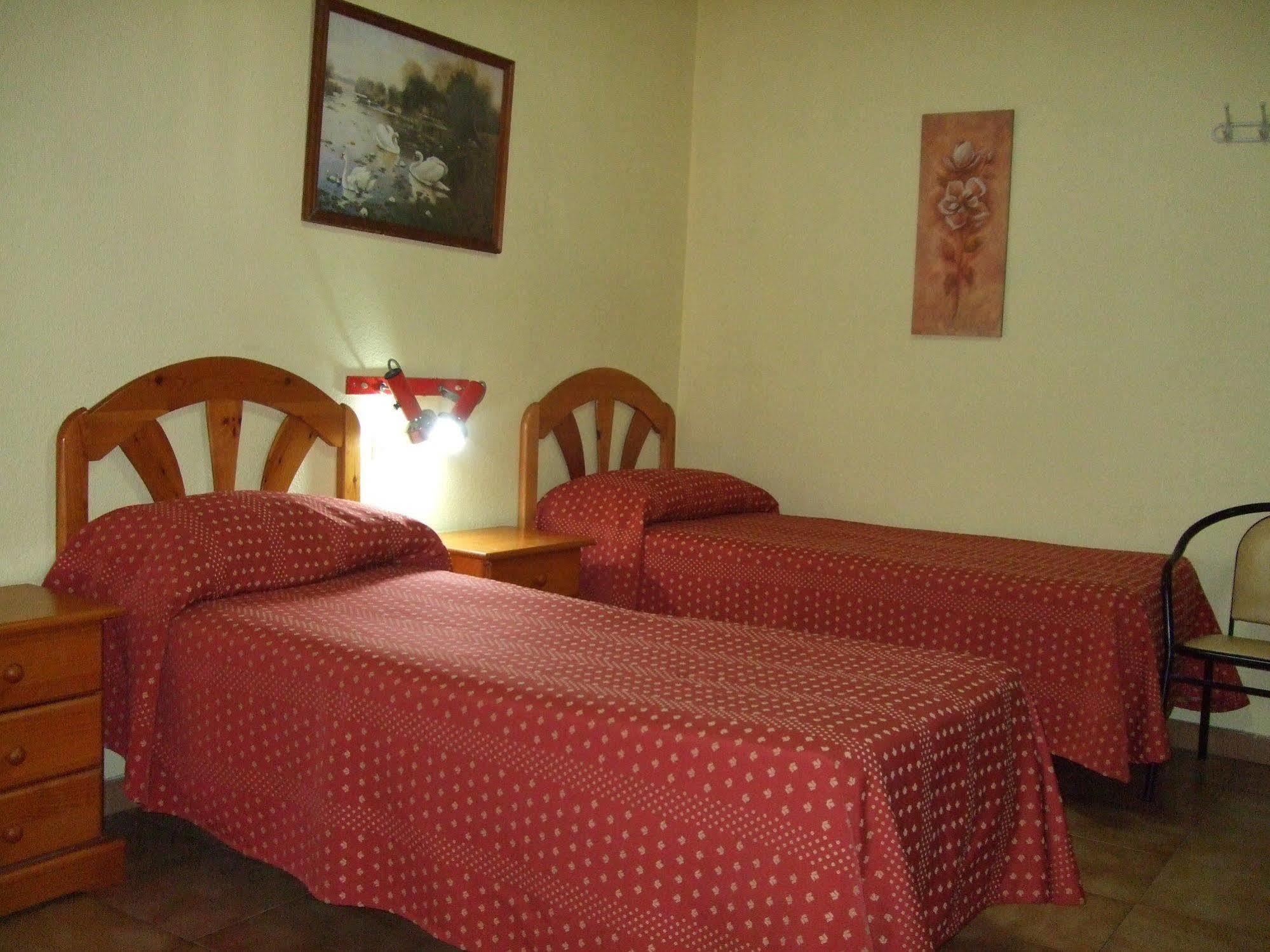 Hostal Jacinto Alcalá de Henares Exteriör bild